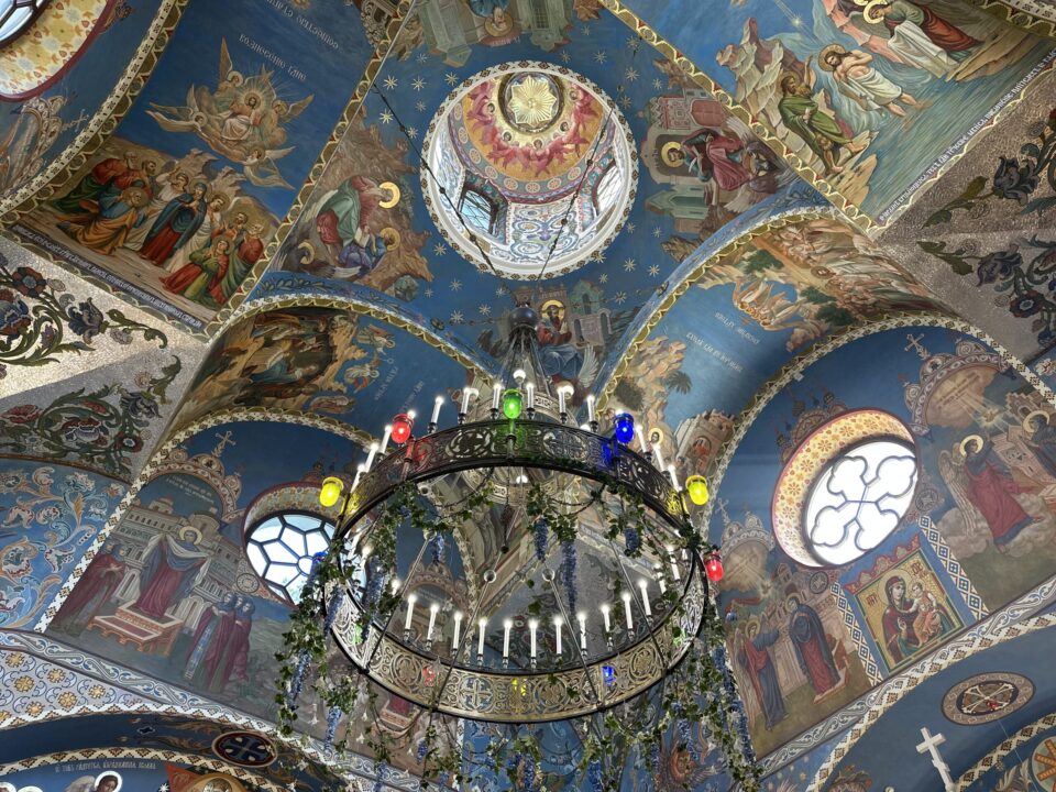Настоятель храма св. мч. Уара принял участие в патриаршем богослужении
